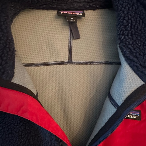 Patagonia M’s Synchilla Vest - men’s medium, navy with red collar and pocket. - Picture 4 of 4